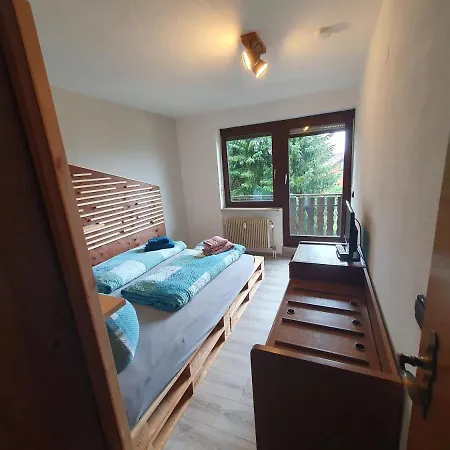 Appartement Ferienhaus-schoenwald, 2 Schlafzimmer, Kueche, Dachterrasse, Balkon App24 *